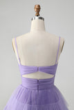 Lindo vestido de cóctel corto de tul con tirantes finos y una línea morado