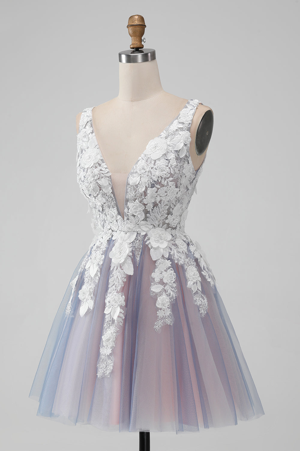 Elegante vestido de cóctel corto gris rosa con cuello en V y flores con perla