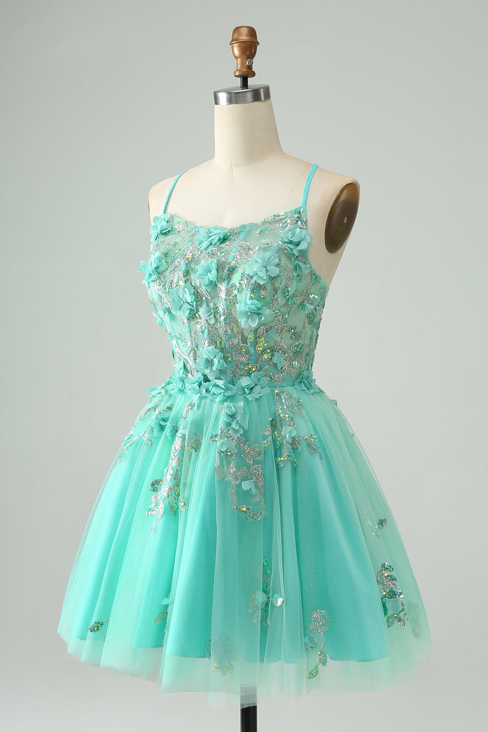 Vestido de fiesta de tul corto con corsé de lentejuelas y apliques en color verde