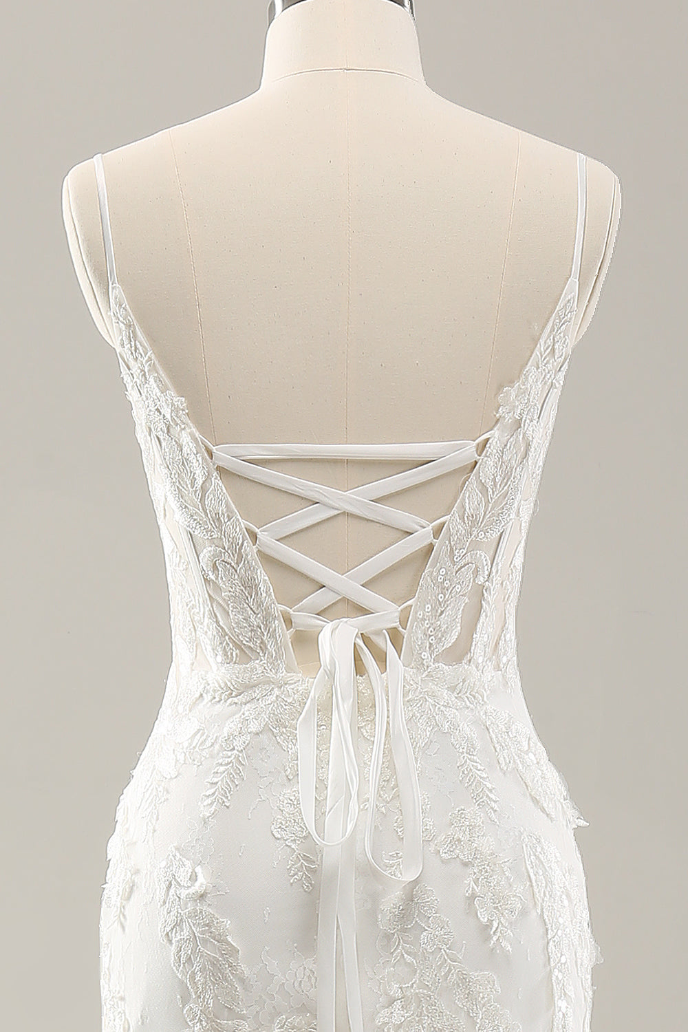 Vestido de novia de tul con corsé de sirena blanco con encaje de apliques