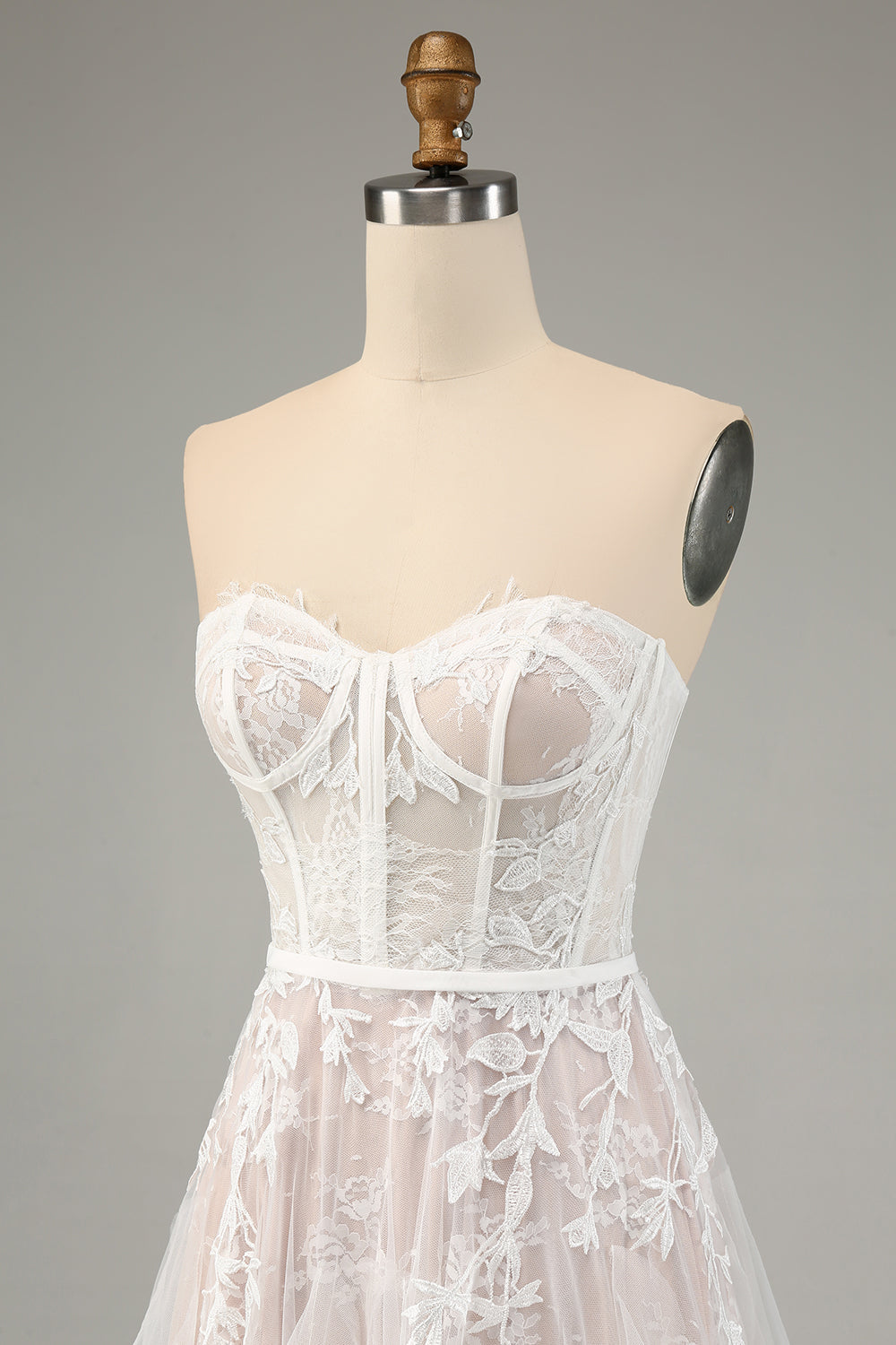 Vestido de novia blanco A Line Sweetheart Sweep Train Corsé con encaje de apliques