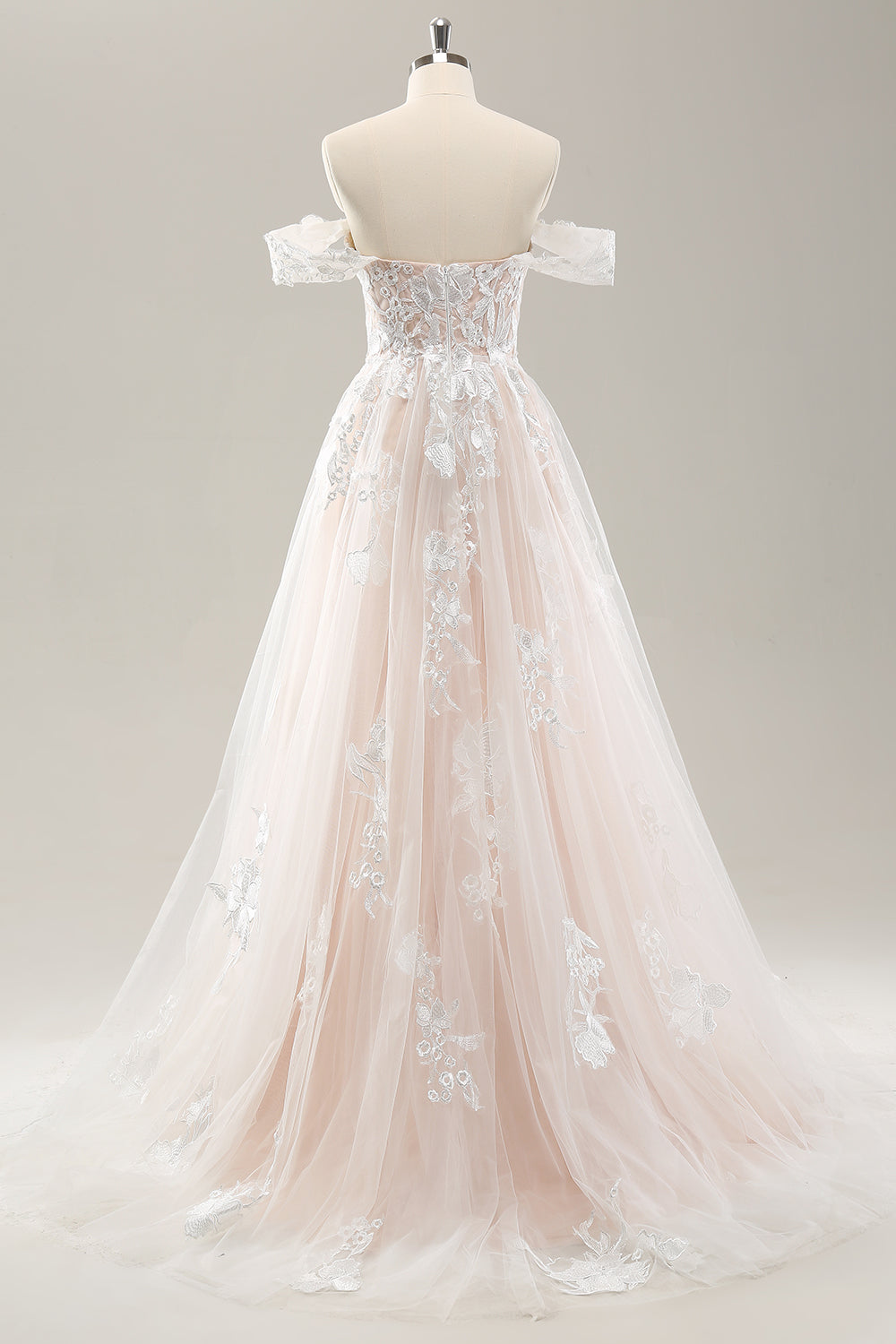 Vestido de novia de tul blanco con hombros descubiertos con encaje de apliques