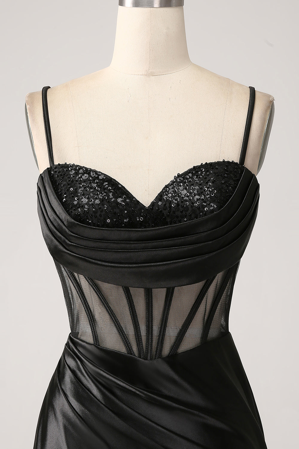 Vestido de fiesta largo de satén negro de sirena con abalorios