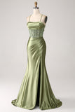 Vestido de fiesta largo de lentejuelas con escote de sirena verde militar con escote de sirena con abertura