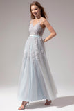 Vestido gris con apliques