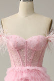 A Línea Fuera del Hombro Rosa Vestido de Graduación Con Plumas