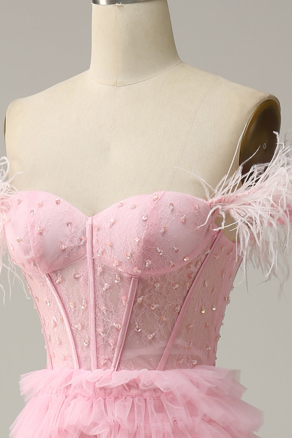 A Línea Fuera del Hombro Rosa Vestido de Graduación Con Plumas