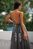 Vestido de fiesta de tul gris con apliques