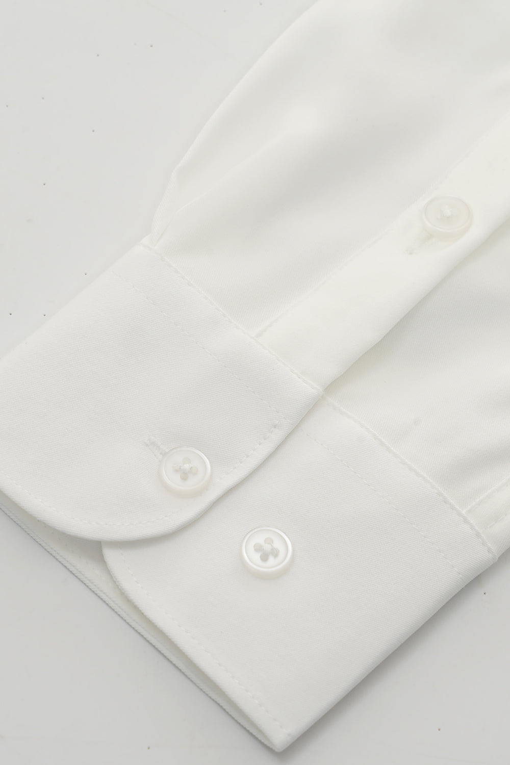 Camisa blanca de manga larga para hombres