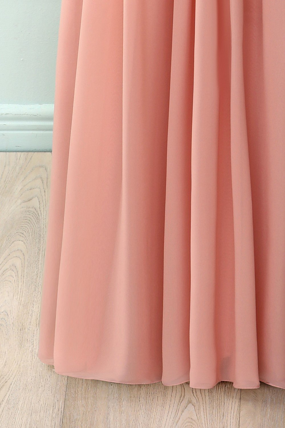 Vestido de encaje con volantes y rubor