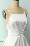 Vestido a media pierna con tirantes finos blancos