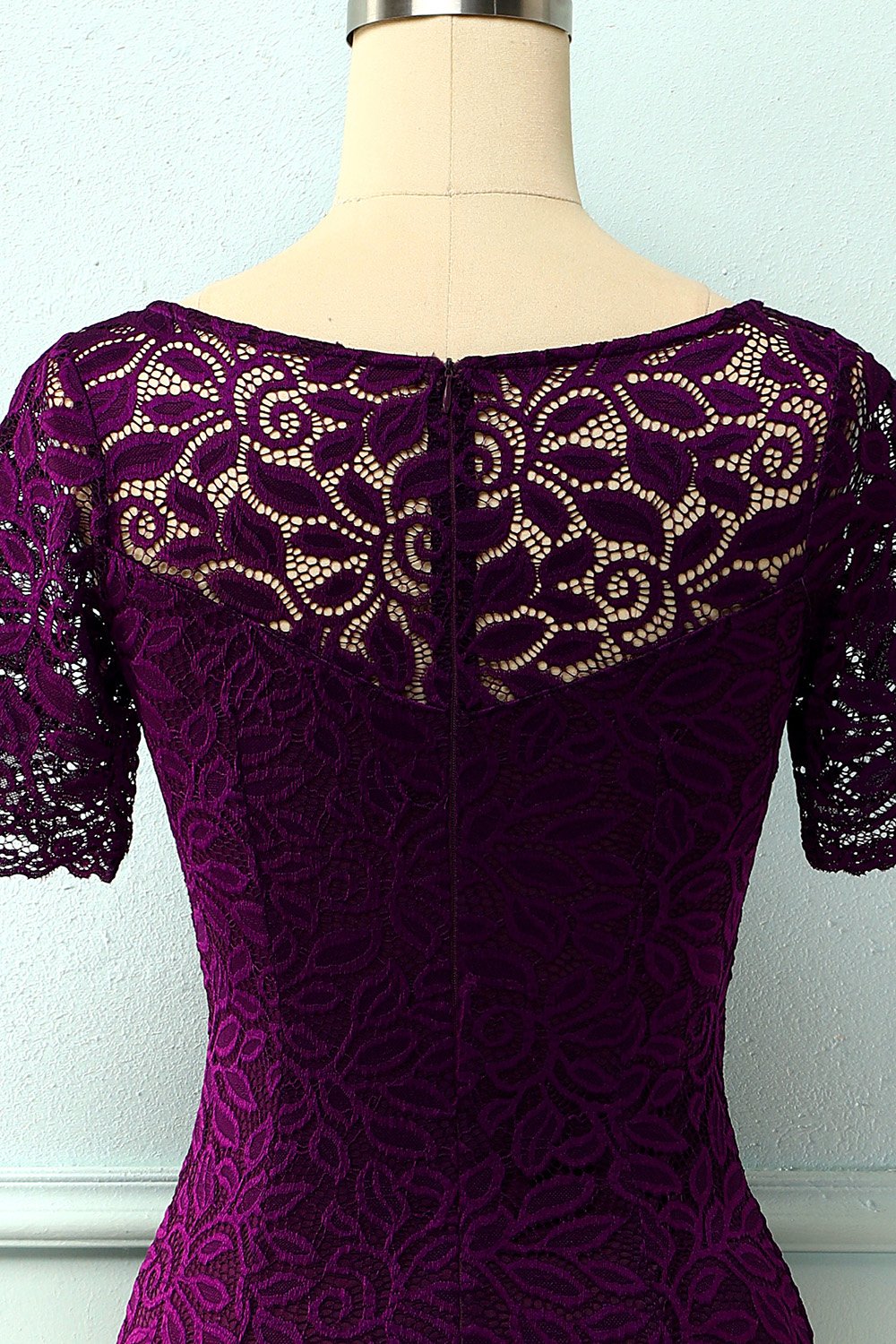 Vestido de encaje bodycon de uva