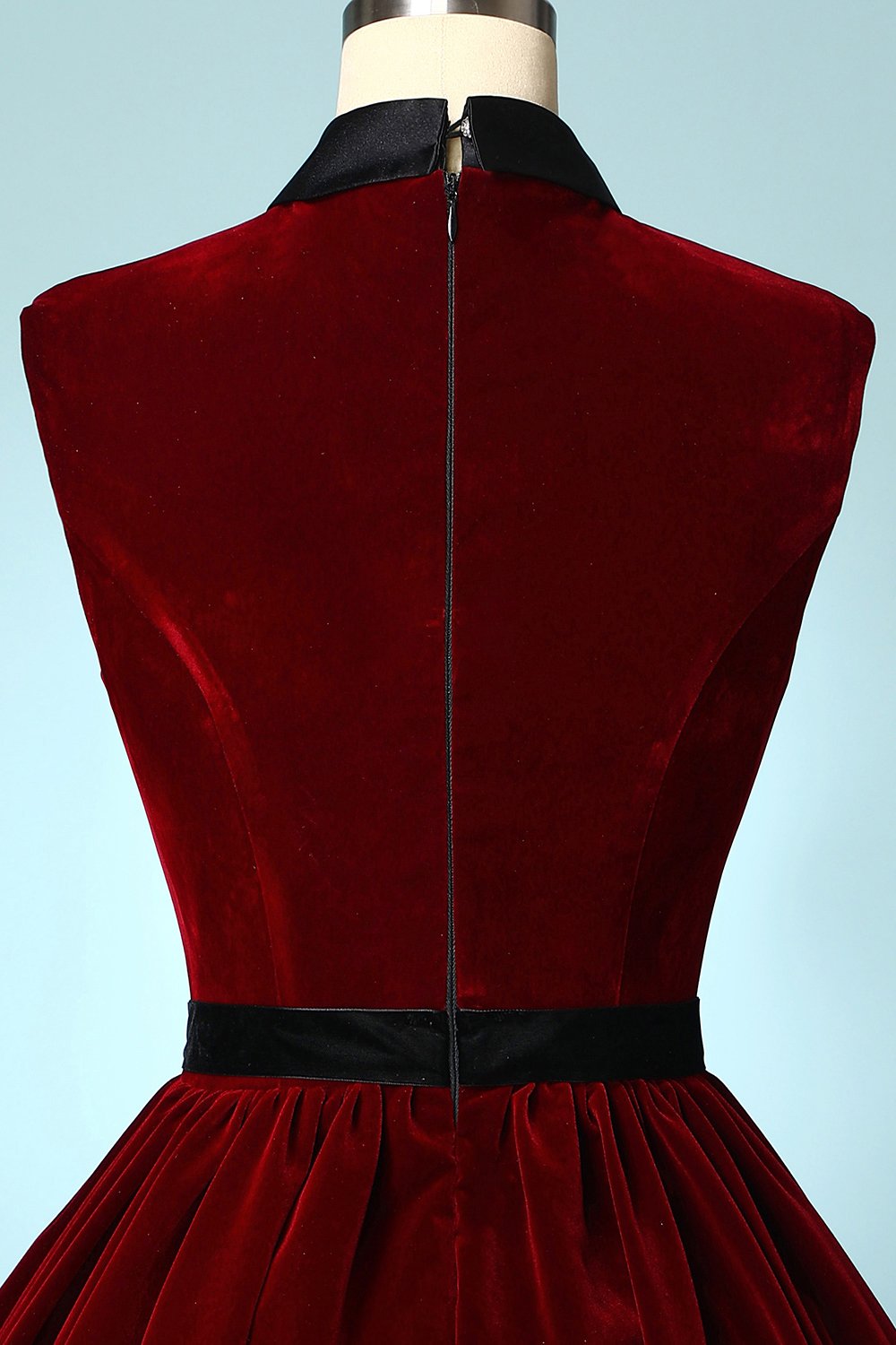 Vestido corto de terciopelo burdeos