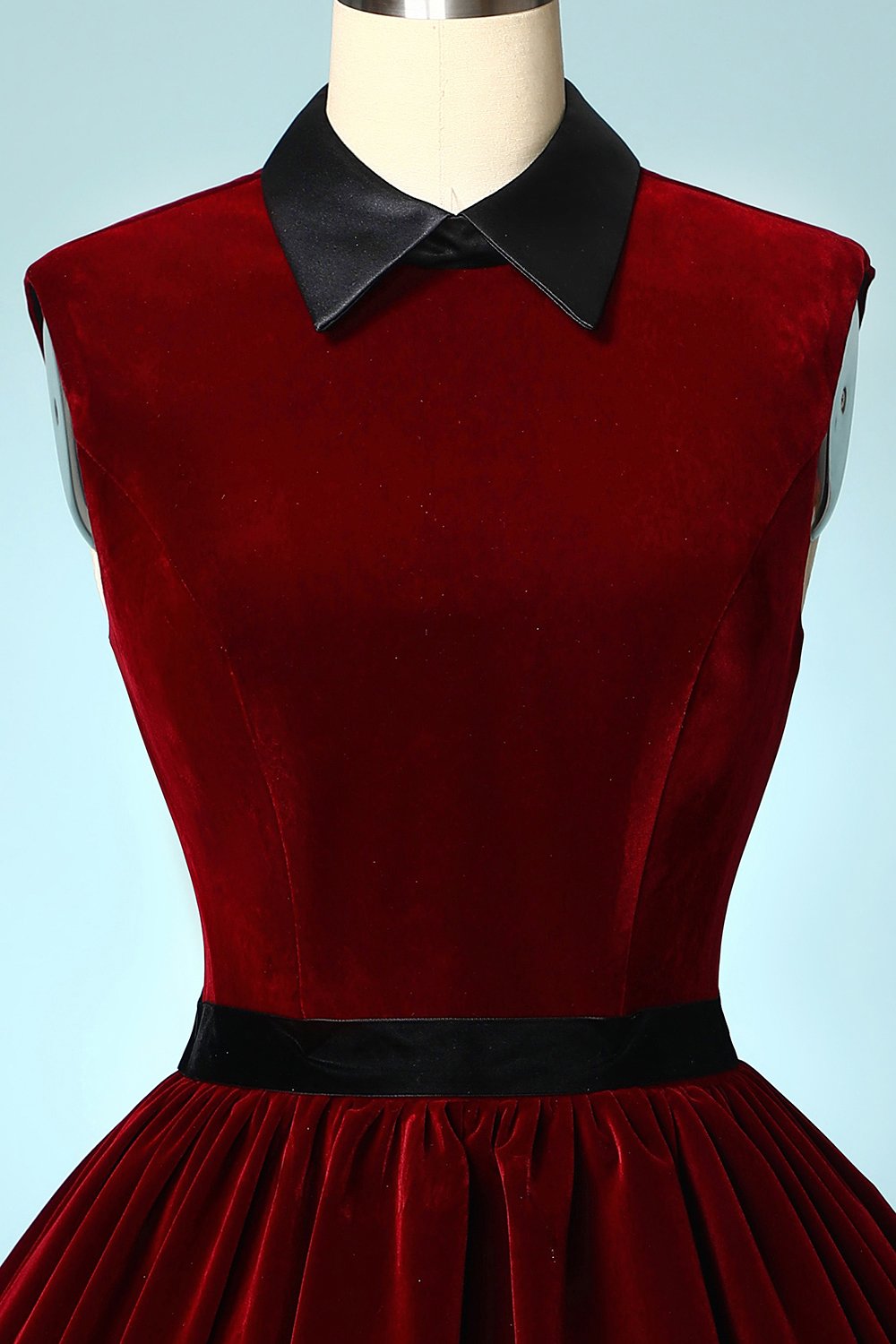 Vestido corto de terciopelo burdeos