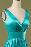 Vestido de dama de honor largo cuello en V turquesa