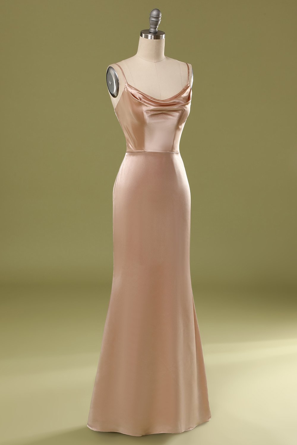 Vestido de satén champán