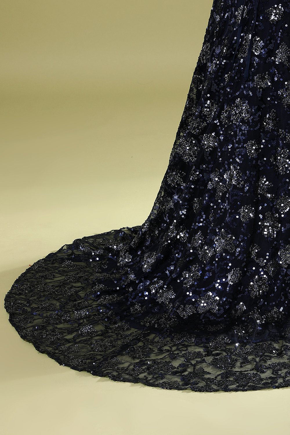 Vestido de noche azul marino con lentejuelas