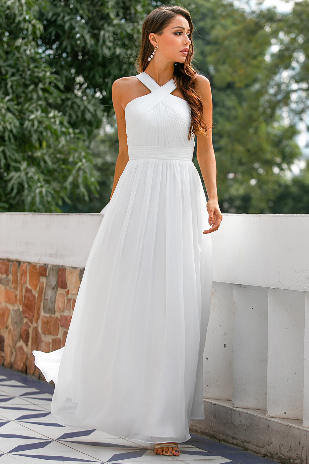 Vestido con cuello en V con volantes cruzados