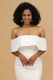 Vestido de dama de honor satén blanco fuera del hombro