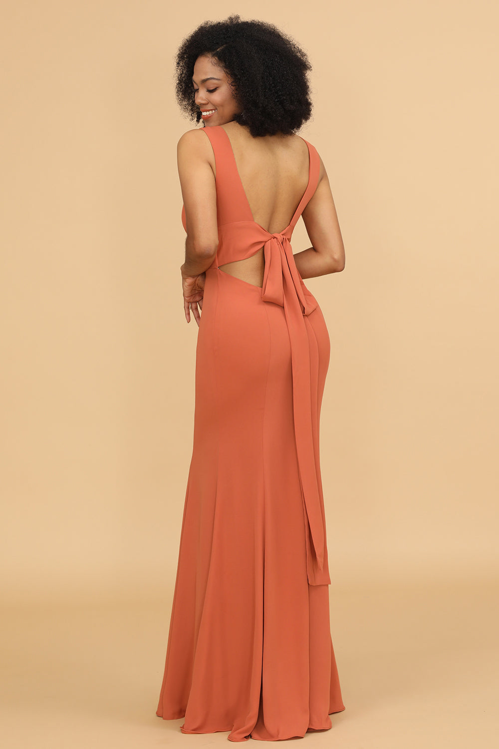 Vestido de dama de honor sirena cuello en V