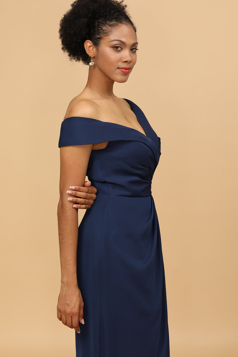 Vestido de Dama de Honor Marino Fuera del Hombro