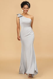 Vestido de dama de honor un hombro gris
