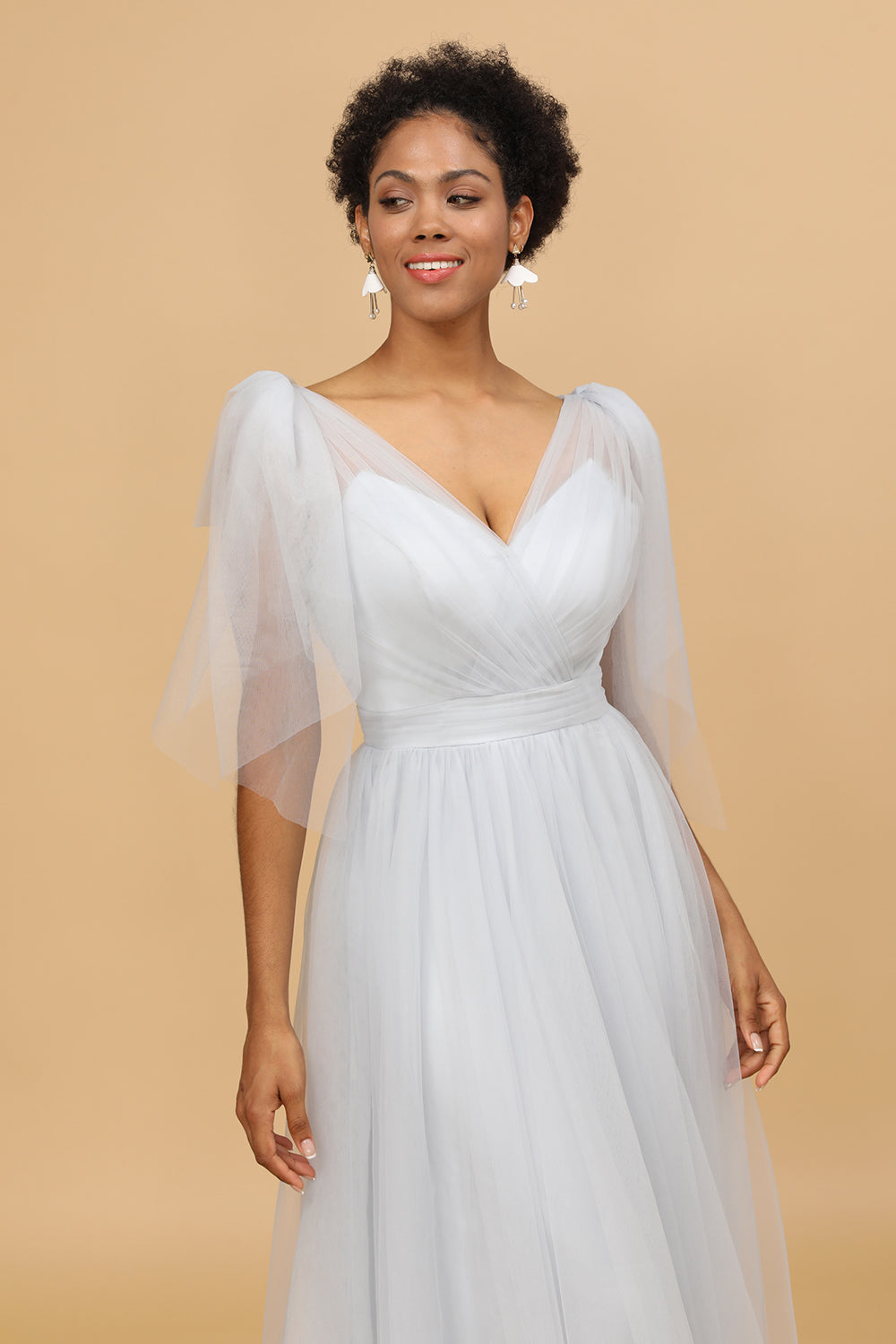 Vestido de dama de honor tul gris cuello en V Escote A