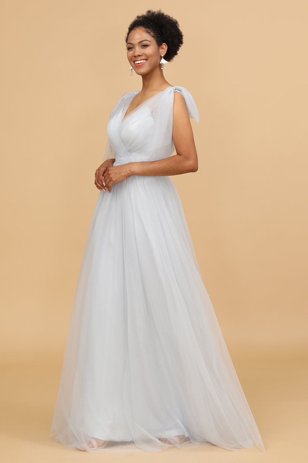Vestido de dama de honor tul gris cuello en V Escote A