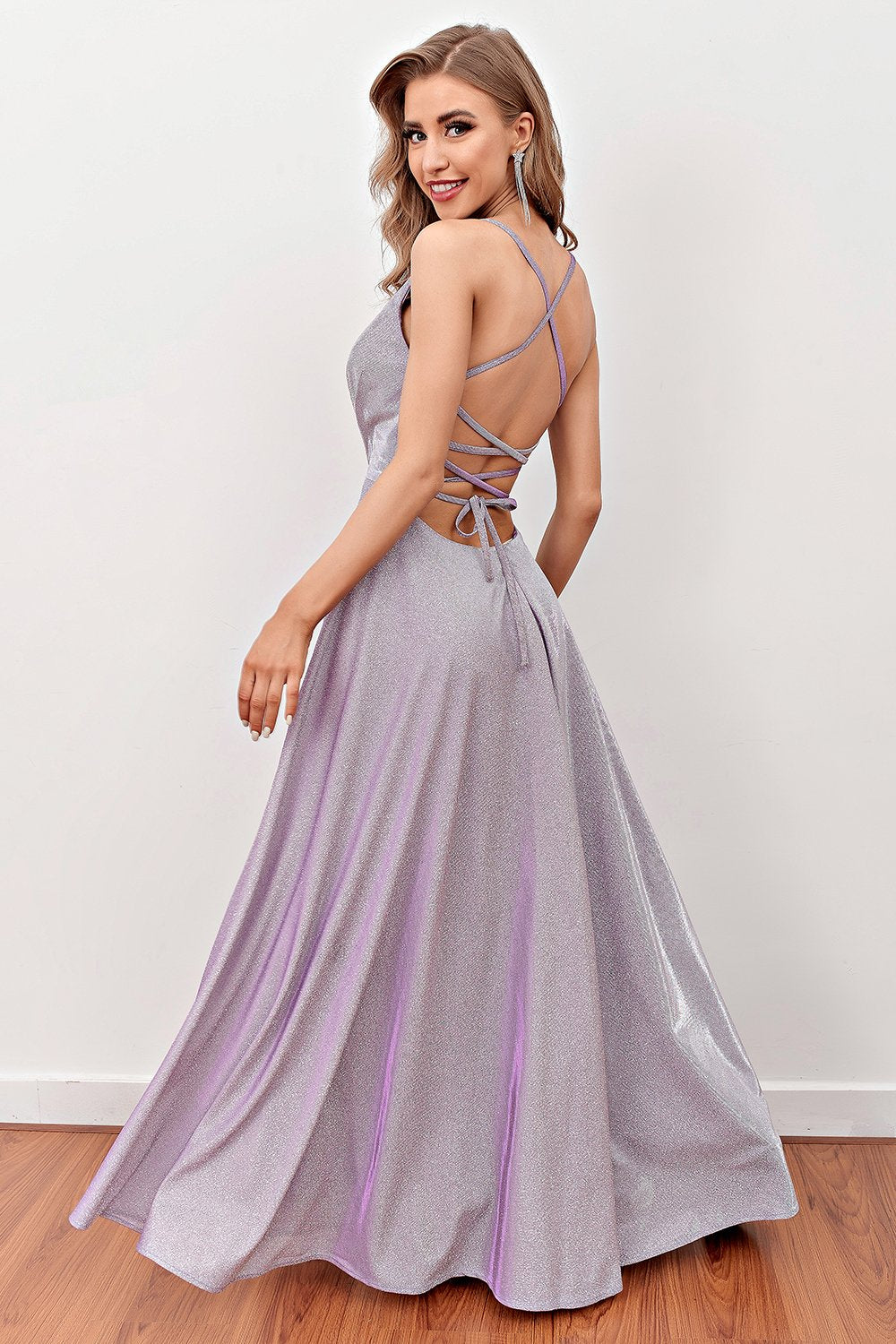 Vestido largo de baile lila deep V neck con correas cruzadas