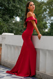 Vestido rojo de fiesta con hombros descubiertos