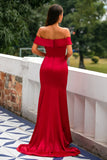 Vestido rojo de fiesta con hombros descubiertos
