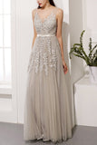 Vestido gris con apliques
