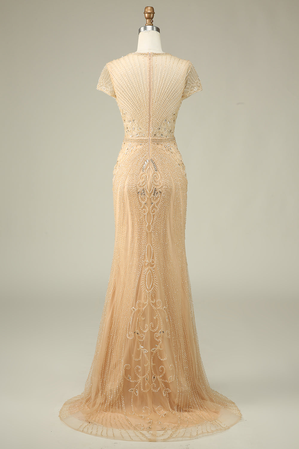 Precioso vestido de fiesta burdeos con cuello joya de sirena con abalorios