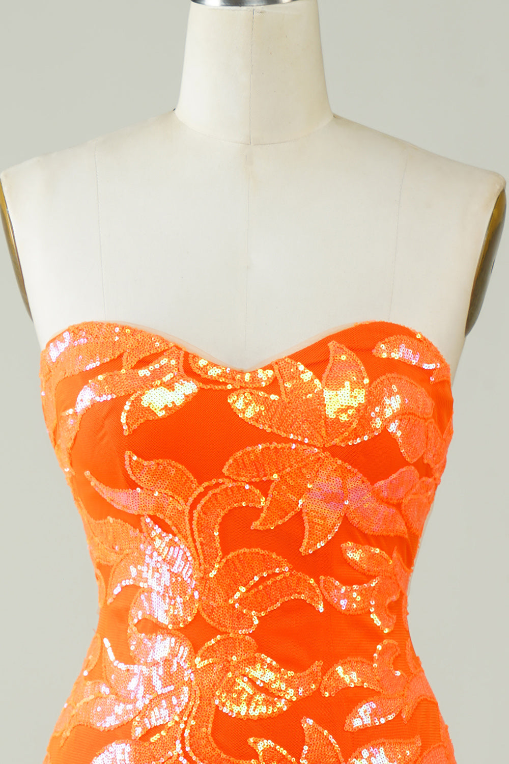 Vestido ajustado a casa naranja sin tirantes