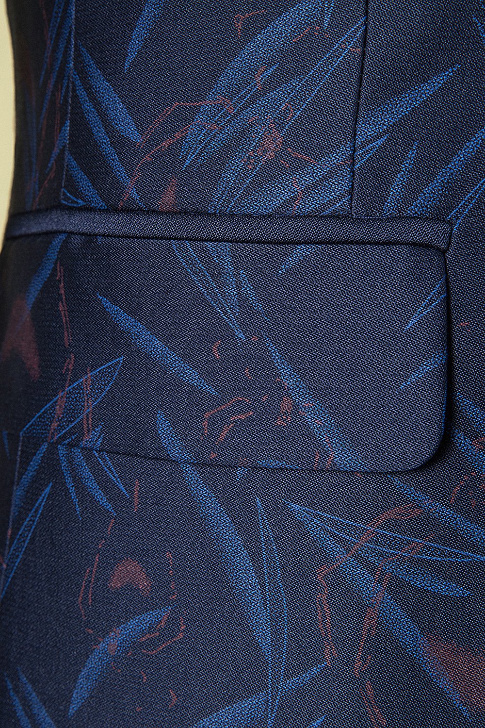 Traje Masculino 3 Piezas Solapa de Pico Azul Oscuro