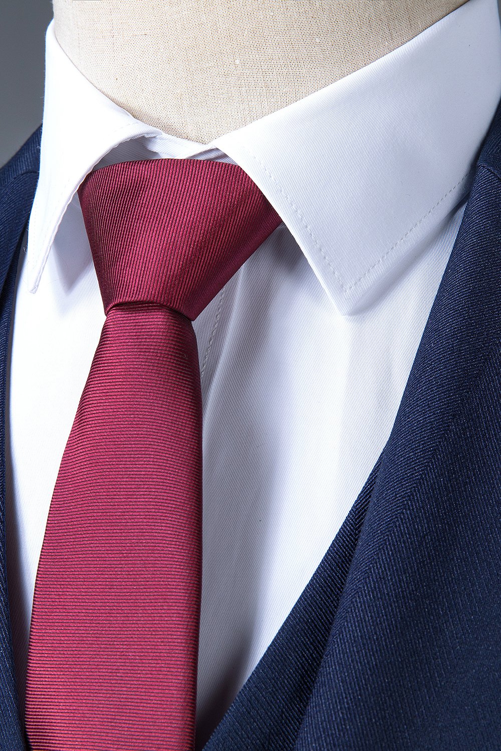 Traje Masculino Solapa de Muescas Azul Marino 3 Piezas