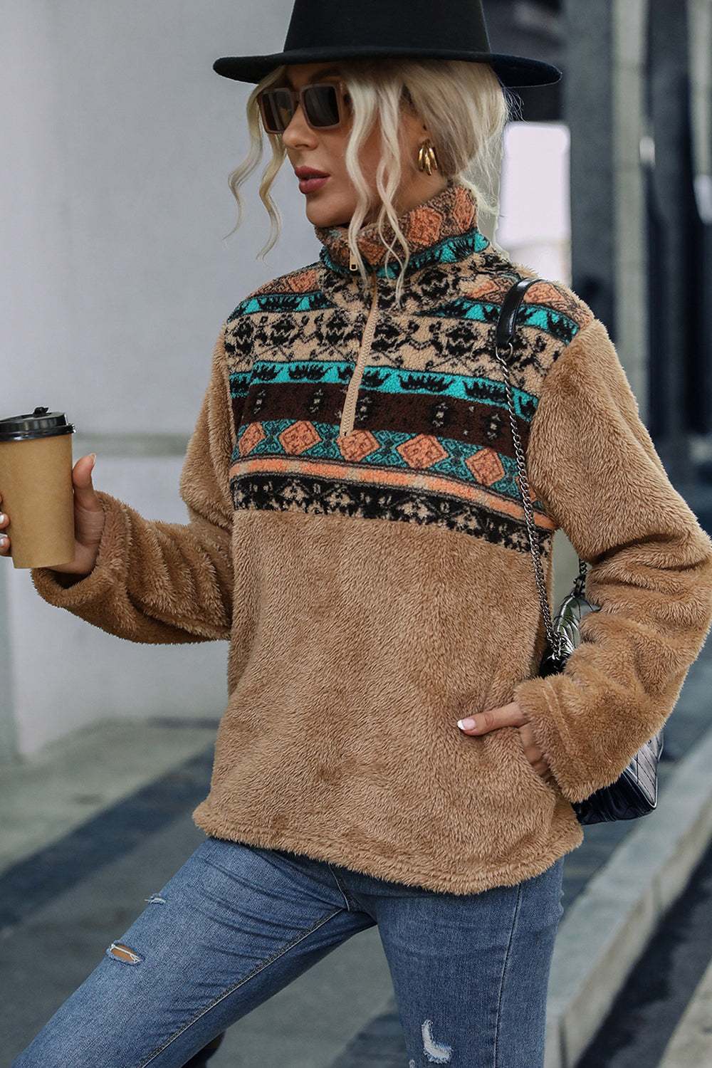 Tops de vellón con cuello alto estampado burdeos