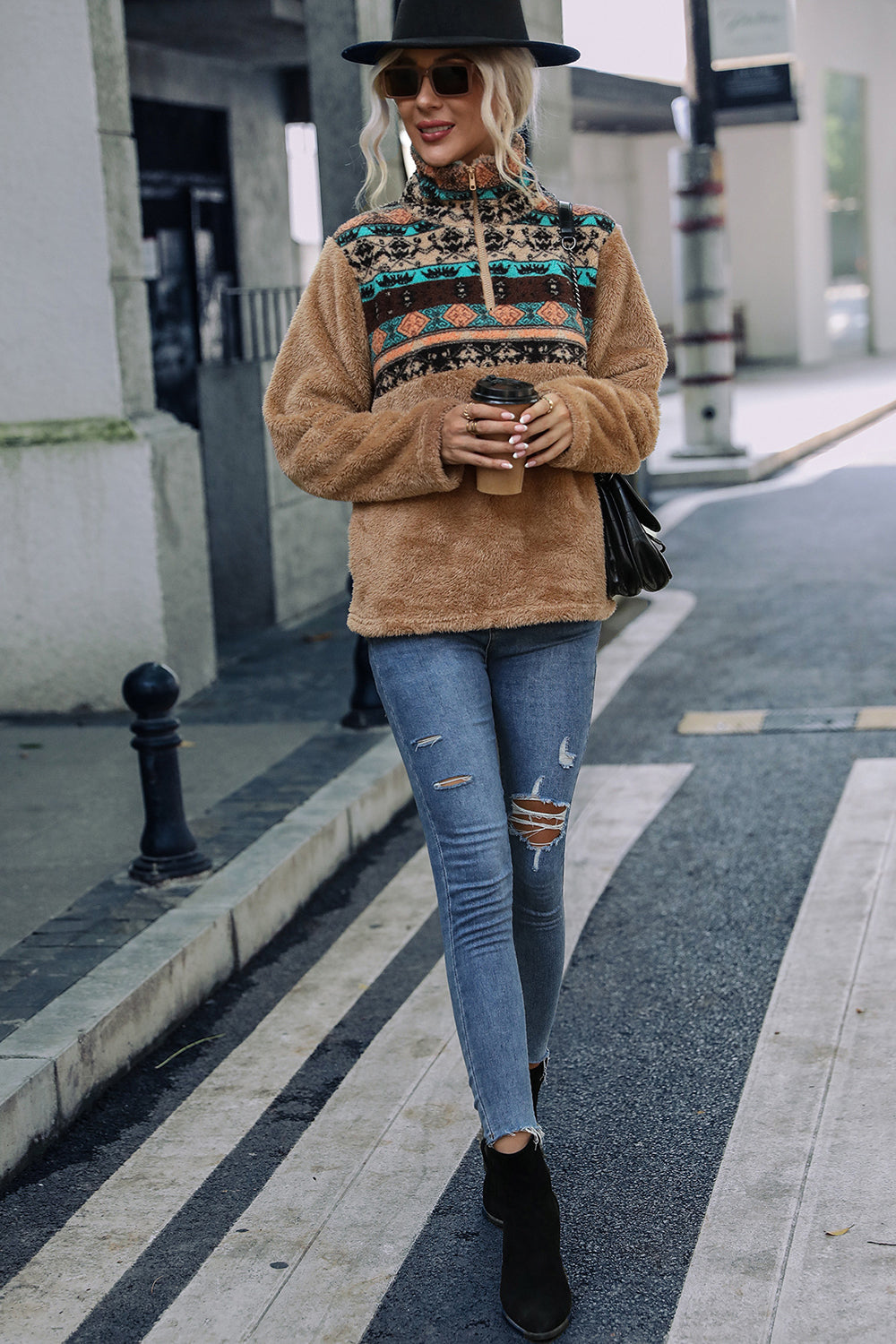 Tops de vellón con cuello alto estampado burdeos