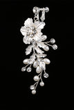 Clip de oreja nupcial de flor blanca