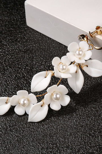 Pendientes de flores doradas