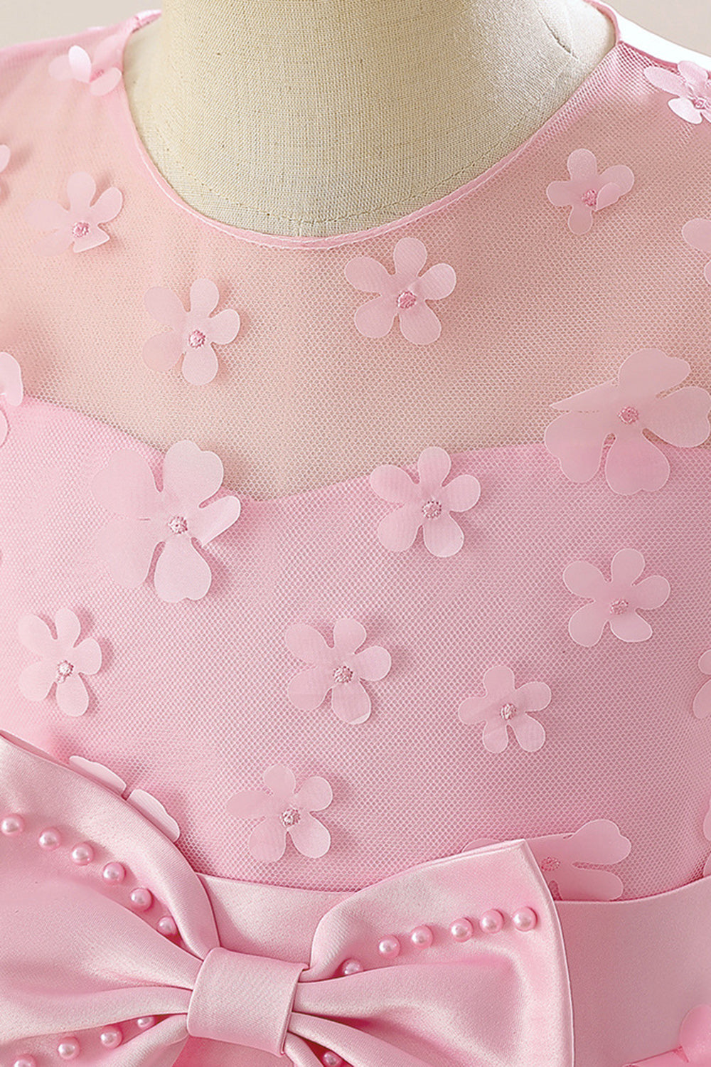 Vestido de fiesta de tul rosa chica con apliques