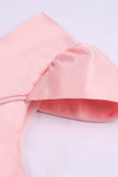 Un vestido de chica rojo con cuello en V con mangas de gorra