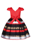 Un vestido de chica rojo con cuello en V con mangas de gorra