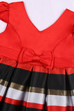 Un vestido de chica rojo con cuello en V con mangas de gorra