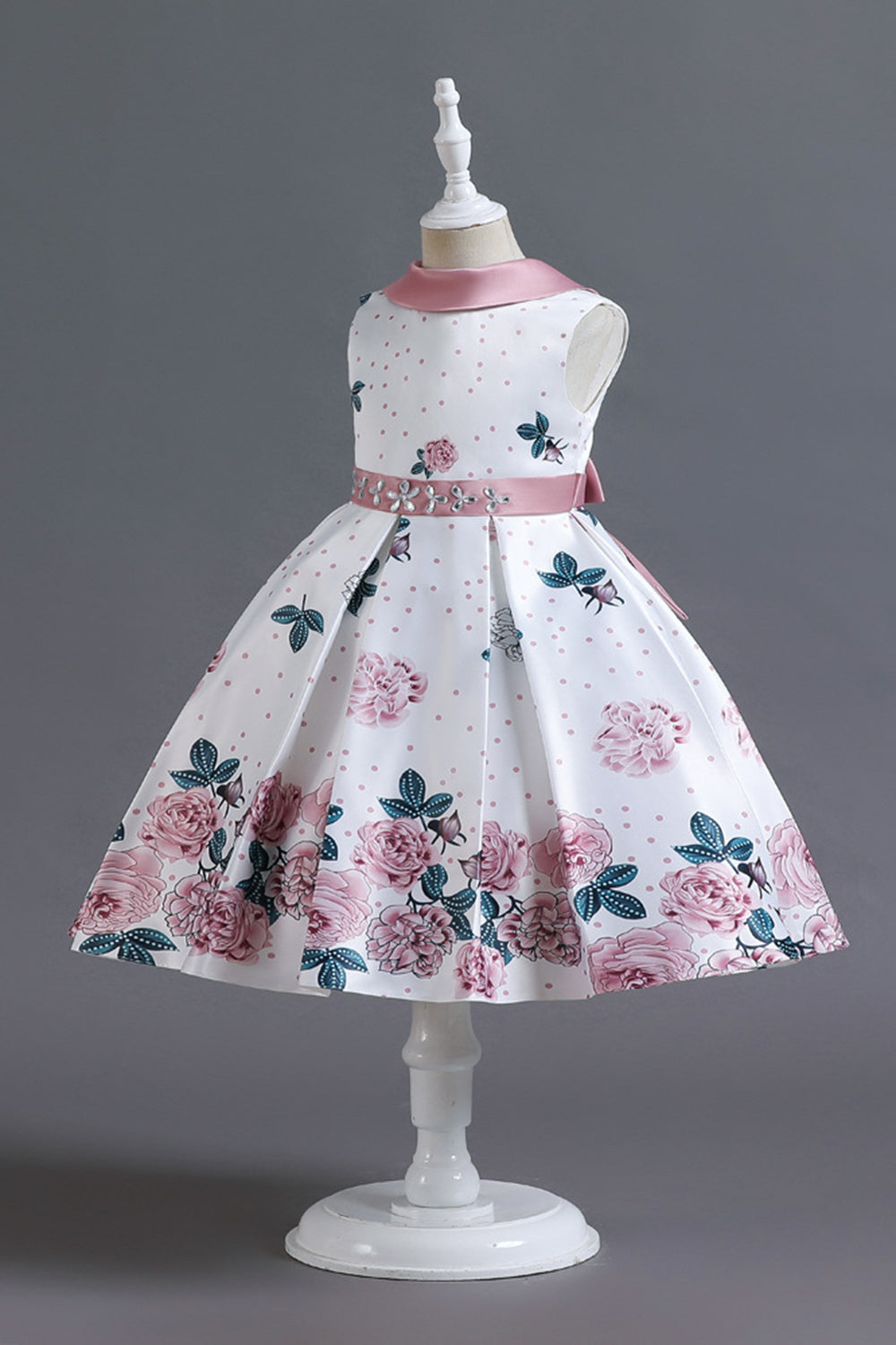 Una línea de cuello joya azul estampado vestido de niña