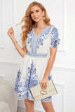 Vestido de verano con cuello V blanco estampado con mangas cortas