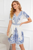 Vestido de verano con cuello V blanco estampado con mangas cortas