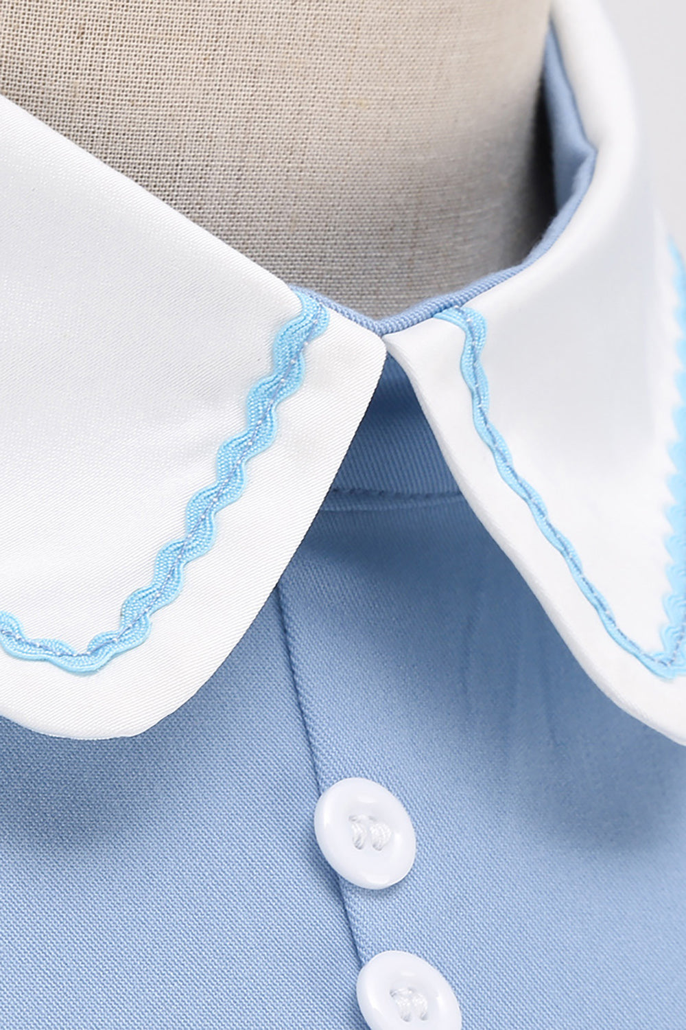 Vestido vintage azul claro de la década de 1950 con mangas