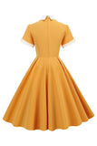 Vestido vintage azul claro de la década de 1950 con mangas