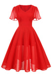 Un Vestido Vintage Rojo Cuello V con Manga Corta